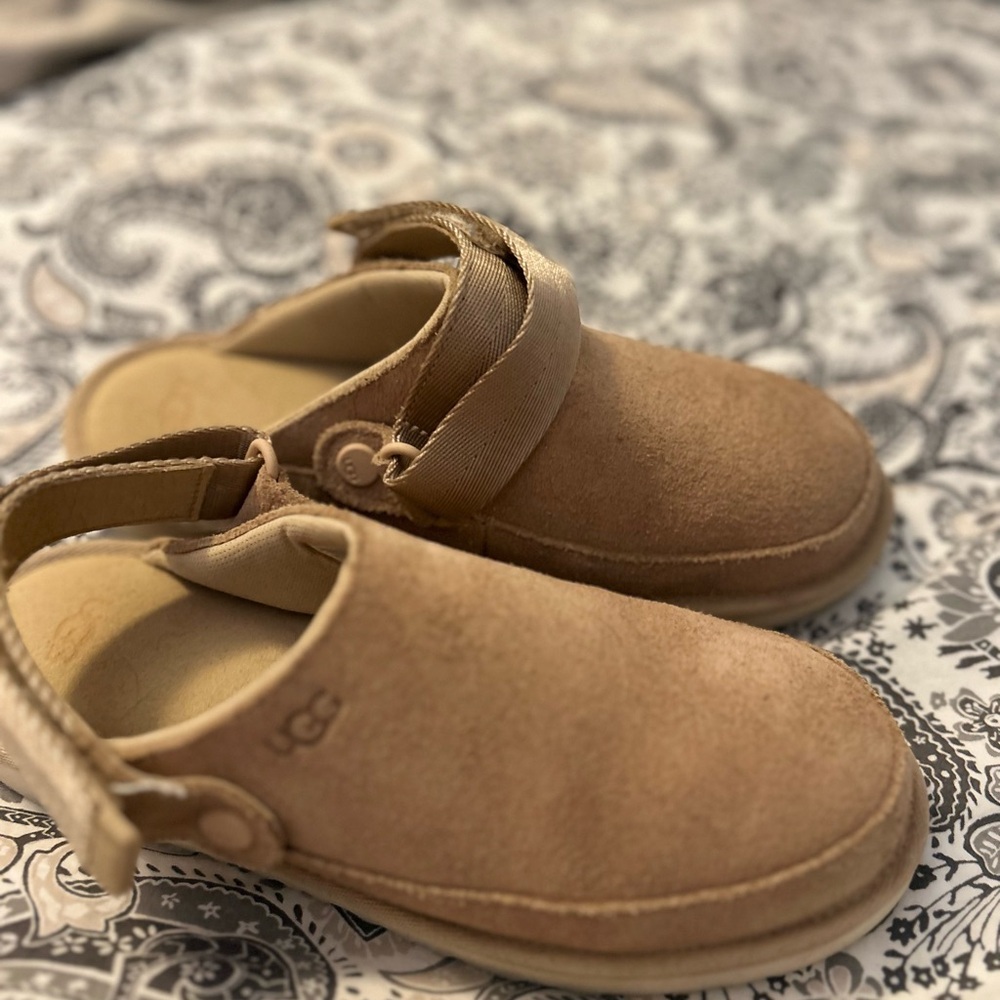 UGG GOLDENSTAR Kids Tan Shoes